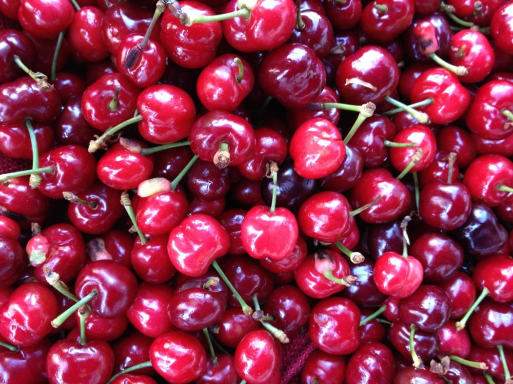 https://foodwise.org/wp-content/uploads/2022/05/Cherries_IMG_5389-1000x750.jpg