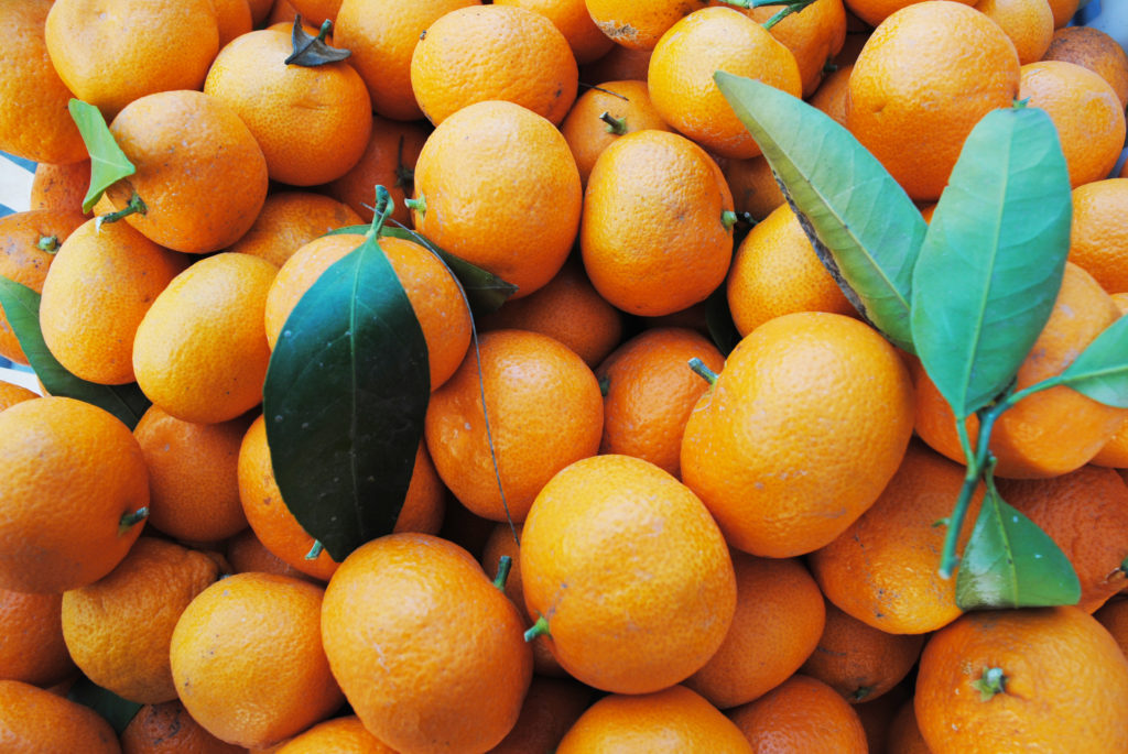 Why Mandarin Oranges Are Easier To Peel Than Navel